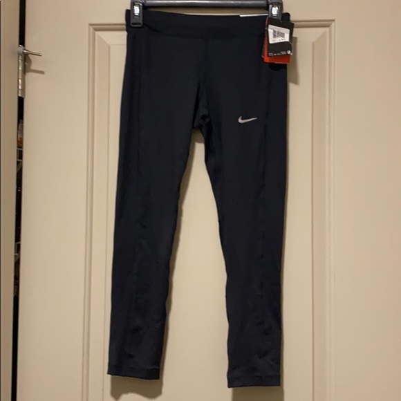 NWT Nike Crop Essential Black Dri Fit Leggings XS - Picture 2 of 8